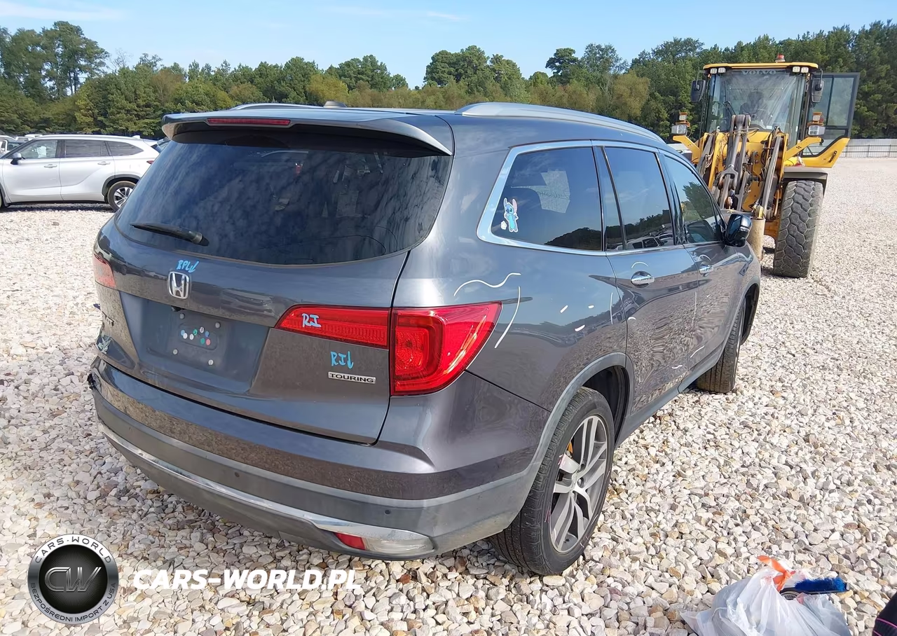 2016 Honda Pilot Touring VIN:5FNYF5H93GB017954 - 4
