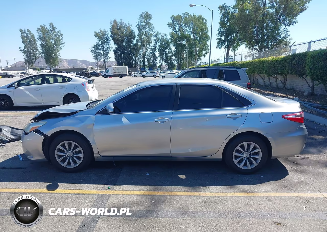 2016 Toyota Camry Le VIN:4T1BF1FK0GU512362 - 15