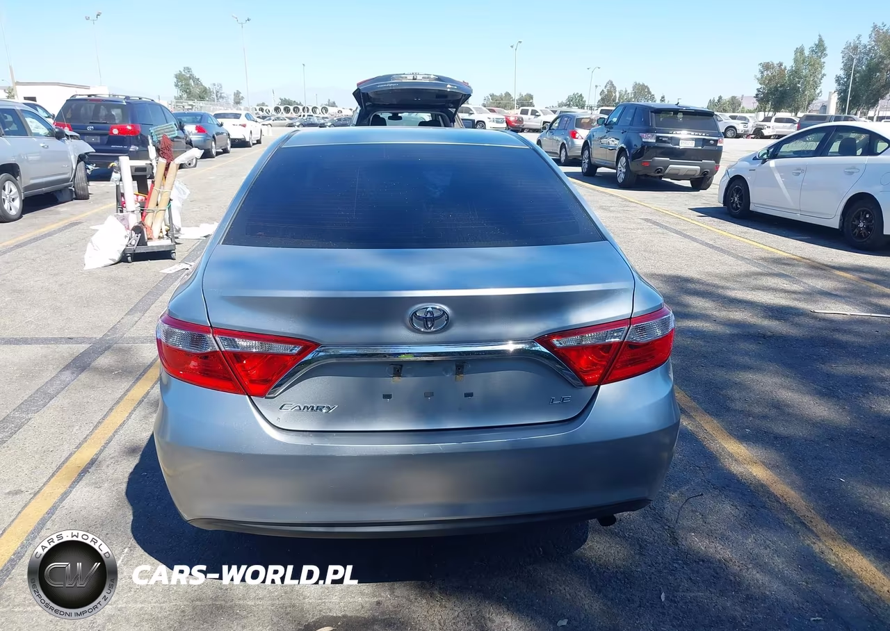 2016 Toyota Camry Le VIN:4T1BF1FK0GU512362 - 17