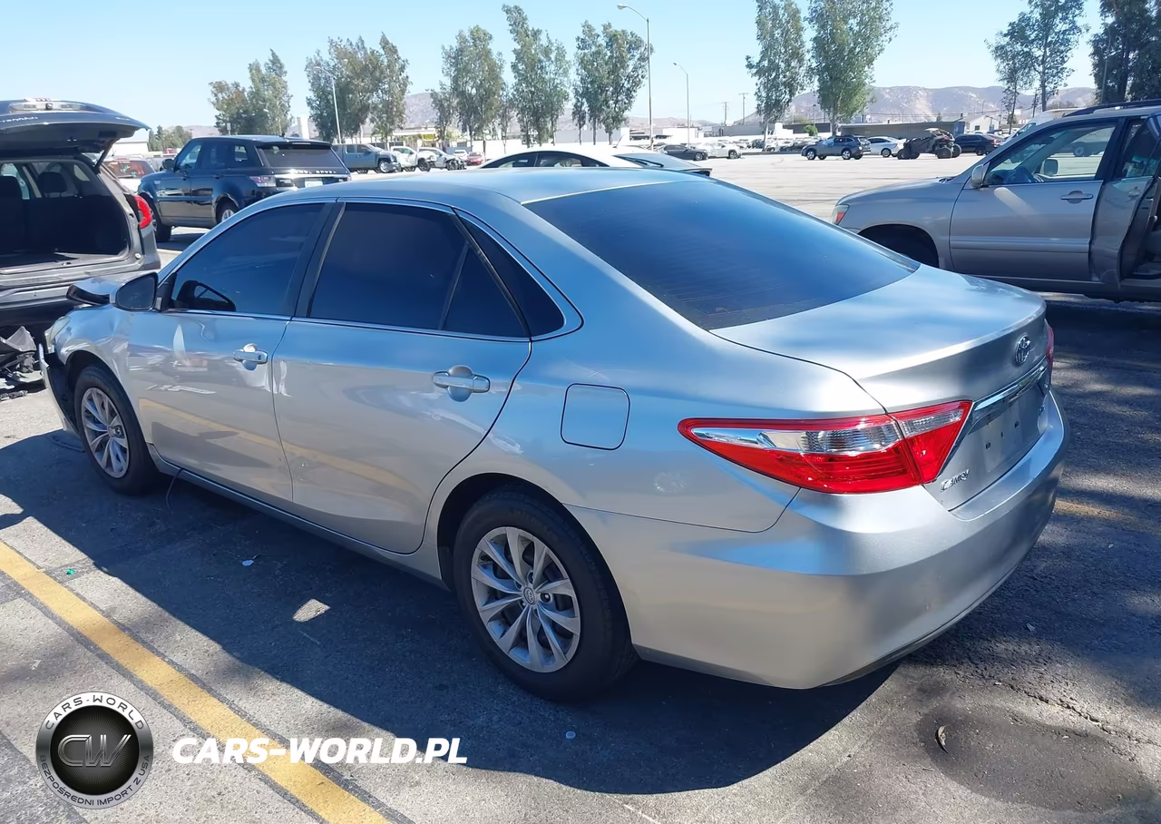 2016 Toyota Camry Le VIN:4T1BF1FK0GU512362 - 3