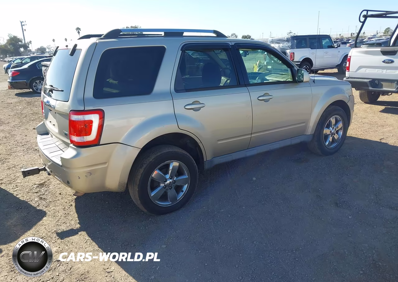 2010 Ford Escape Limited VIN:1FMCU0EG8AKC06885 - 4