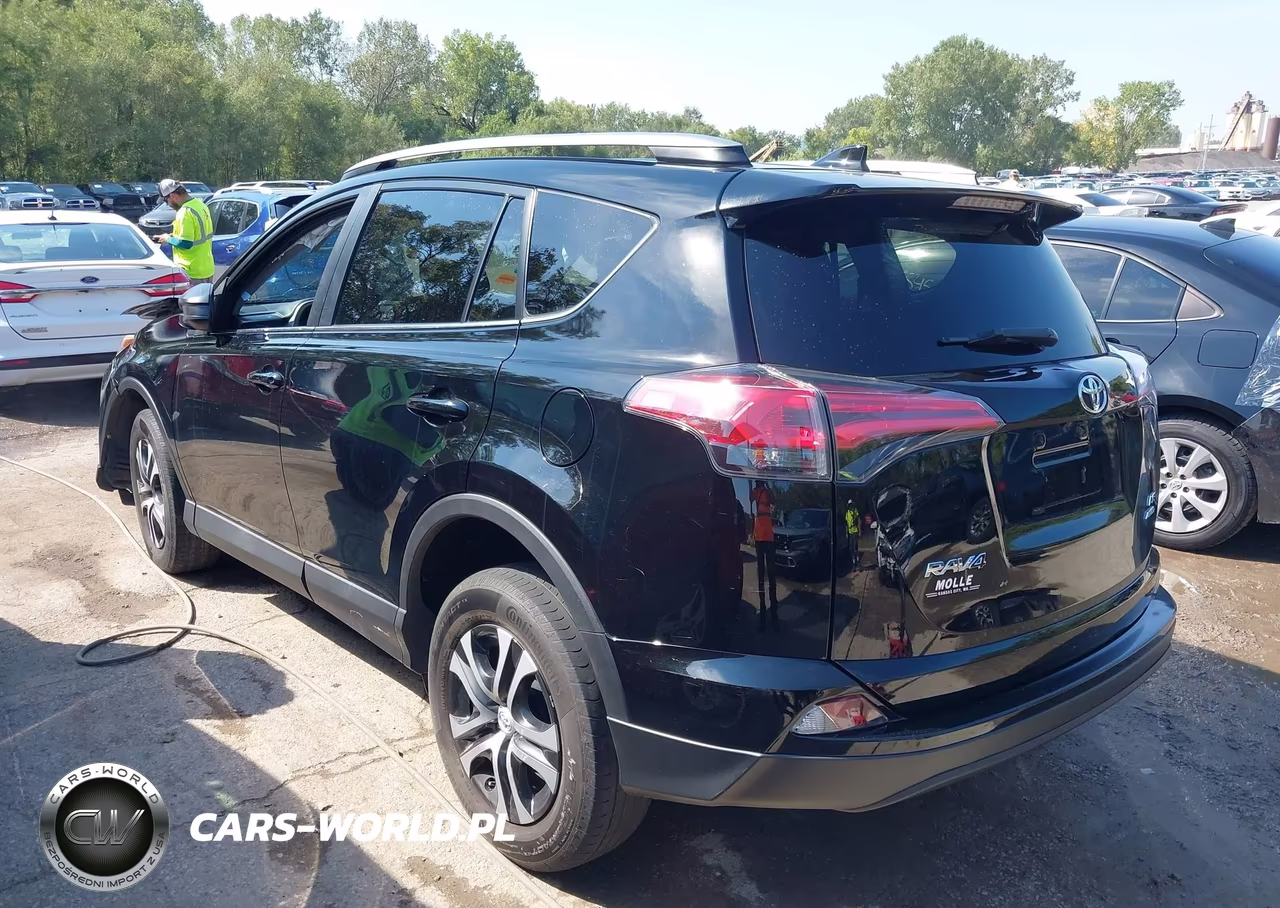 2018 Toyota Rav4 Le VIN:2T3BFREV3JW762770 - 3