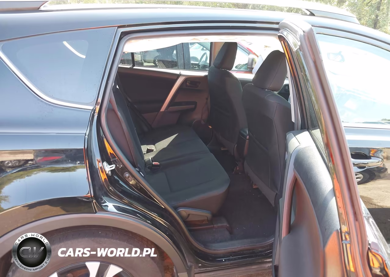 2018 Toyota Rav4 Le VIN:2T3BFREV3JW762770 - 8