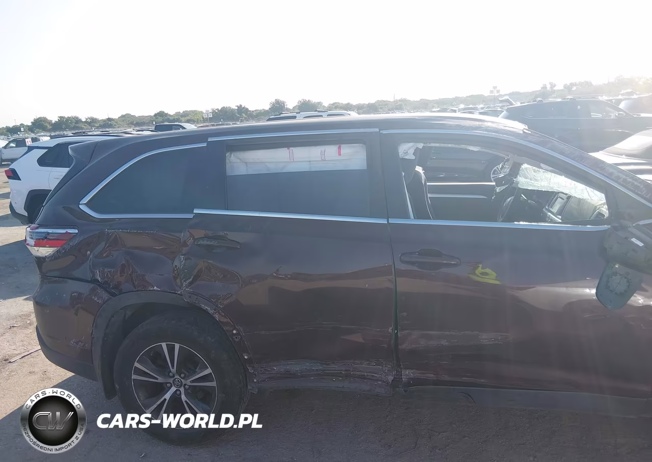 2019 Toyota Highlander Le VIN:5TDZARFH0KS058857 - 10