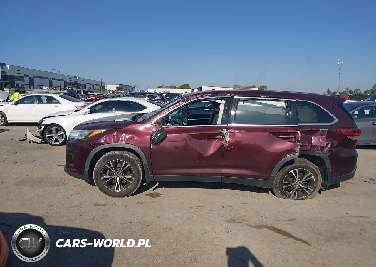 2019 Toyota Highlander Le VIN:5TDZARFH0KS058857 - 11