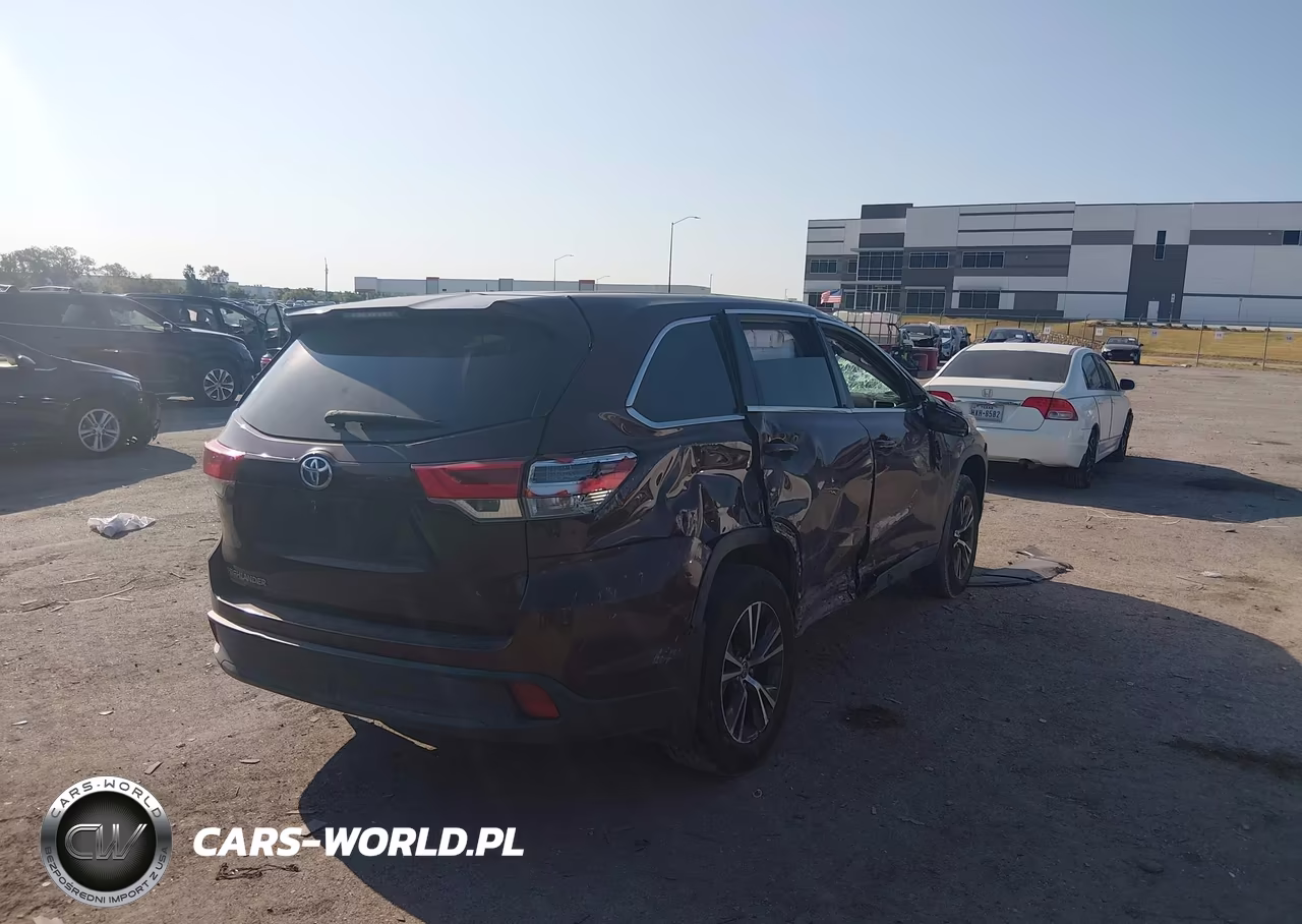 2019 Toyota Highlander Le VIN:5TDZARFH0KS058857 - 4