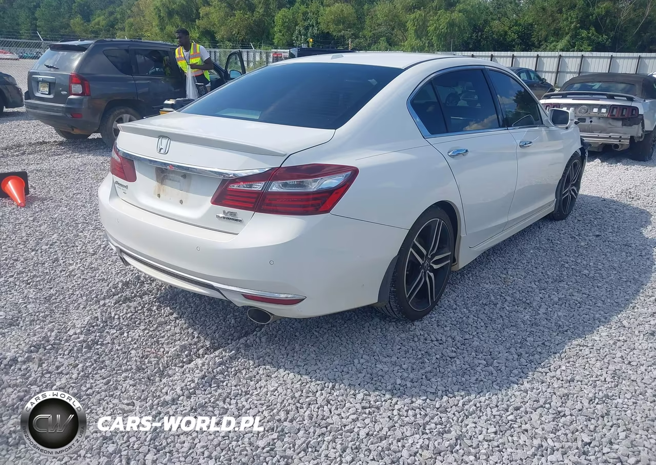 2017 Honda Accord Touring V6 VIN:1HGCR3F94HA003002 - 4