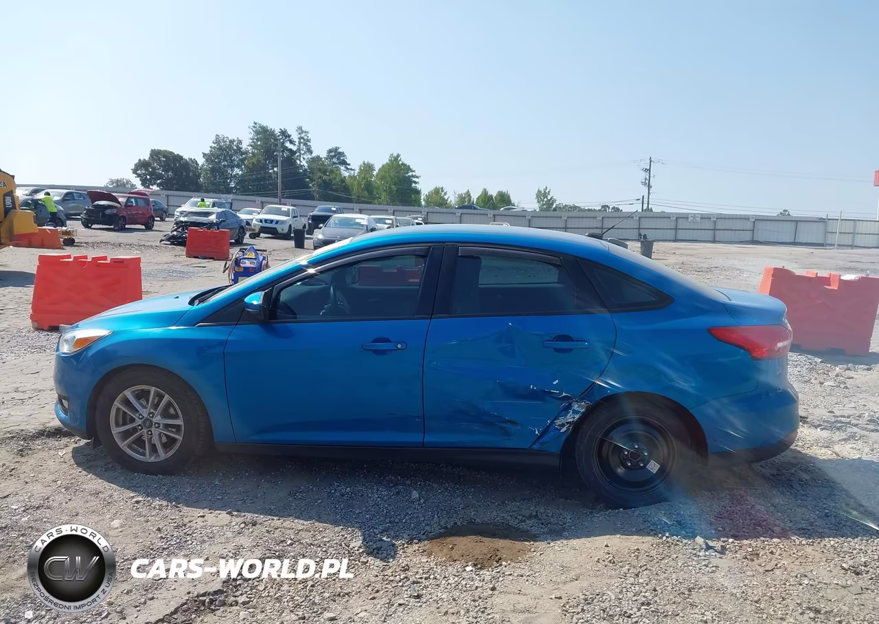 2015 Ford Focus Se VIN:1FADP3F27FL227240 - 14