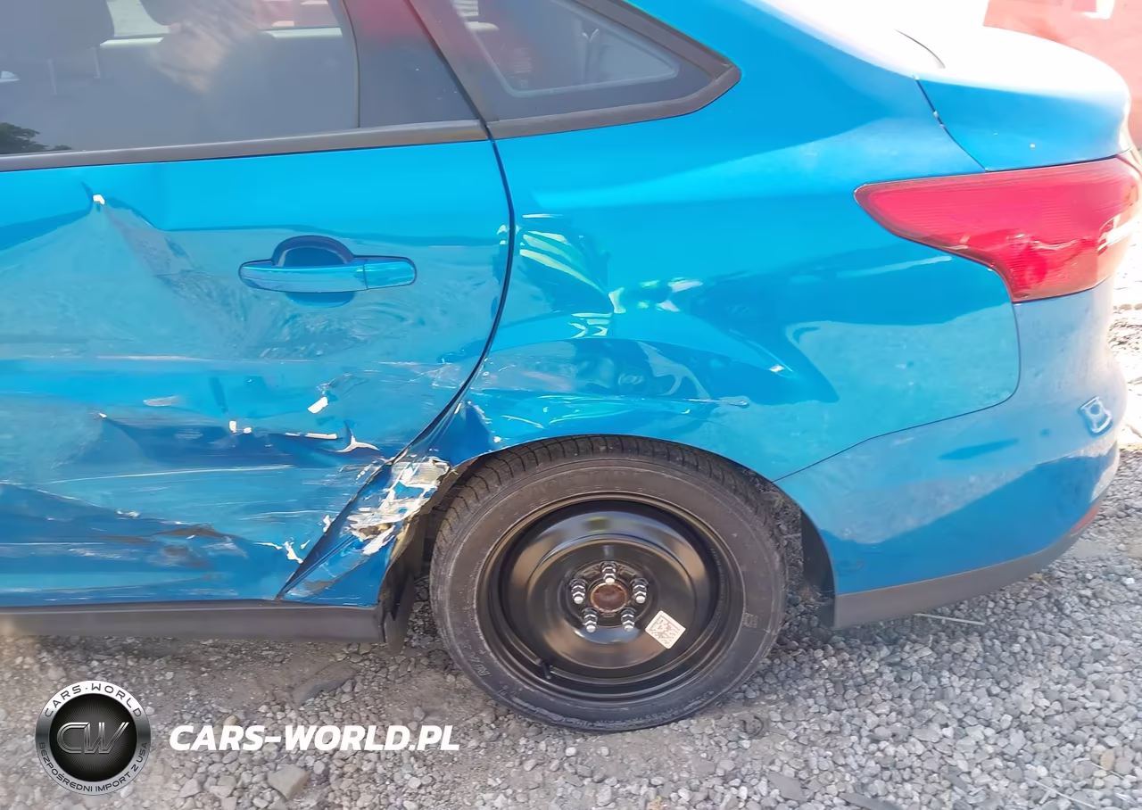 2015 Ford Focus Se VIN:1FADP3F27FL227240 - 17