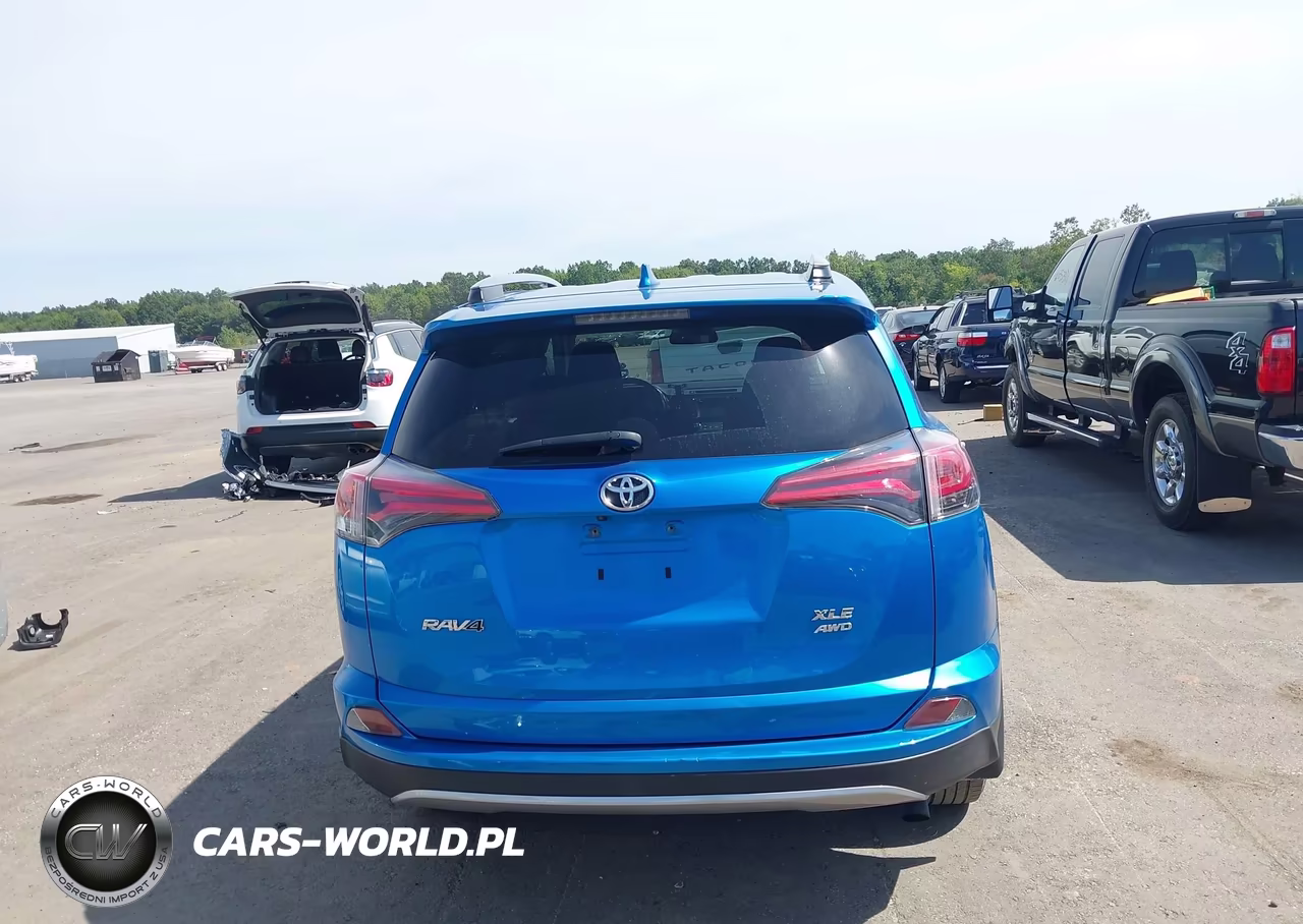 2018 Toyota Rav4 Xle VIN:JTMRFREVXJD254758 - 17