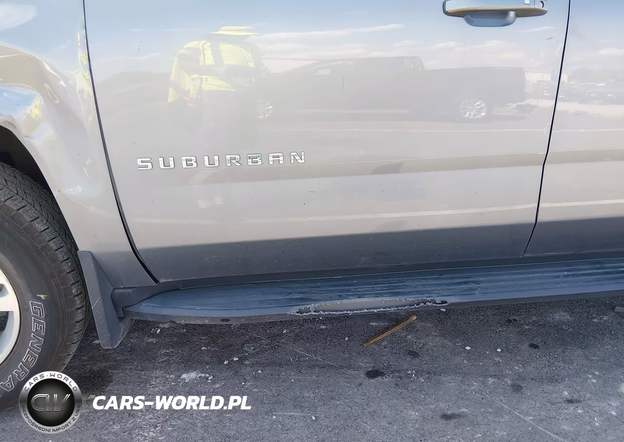 2019 Chevrolet Suburban Lt VIN:1GNSKHKC8KR304627 - 17