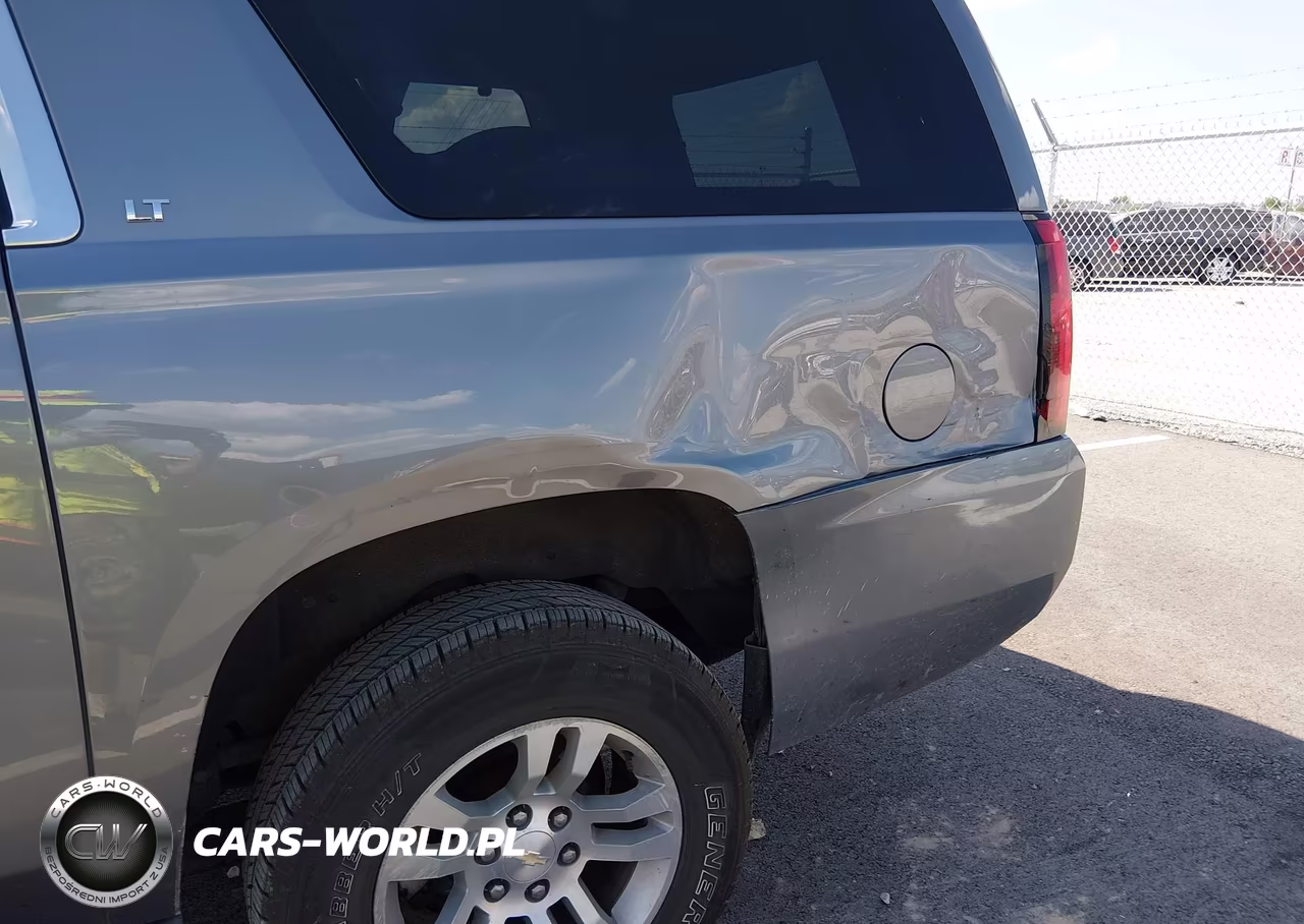 2019 Chevrolet Suburban Lt VIN:1GNSKHKC8KR304627 - 18