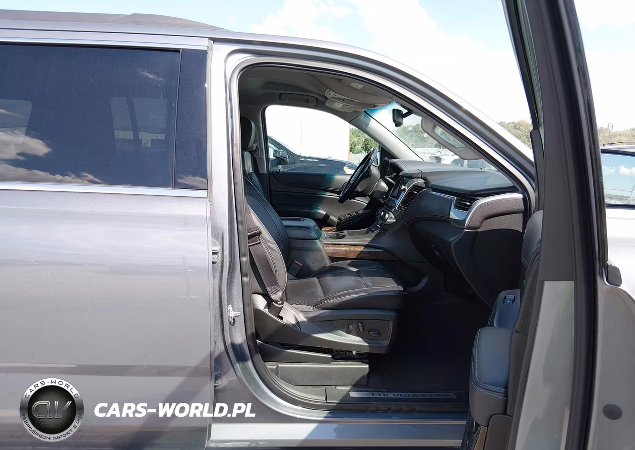 2019 Chevrolet Suburban Lt VIN:1GNSKHKC8KR304627 - 4