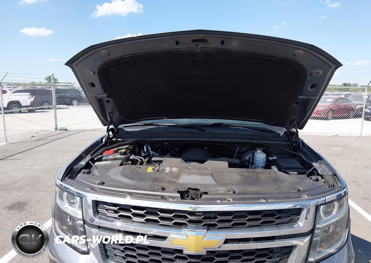 2019 Chevrolet Suburban Lt VIN:1GNSKHKC8KR304627 - 9