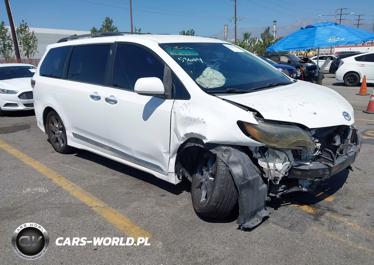 2015 Toyota Sienna Se 8 Passenger