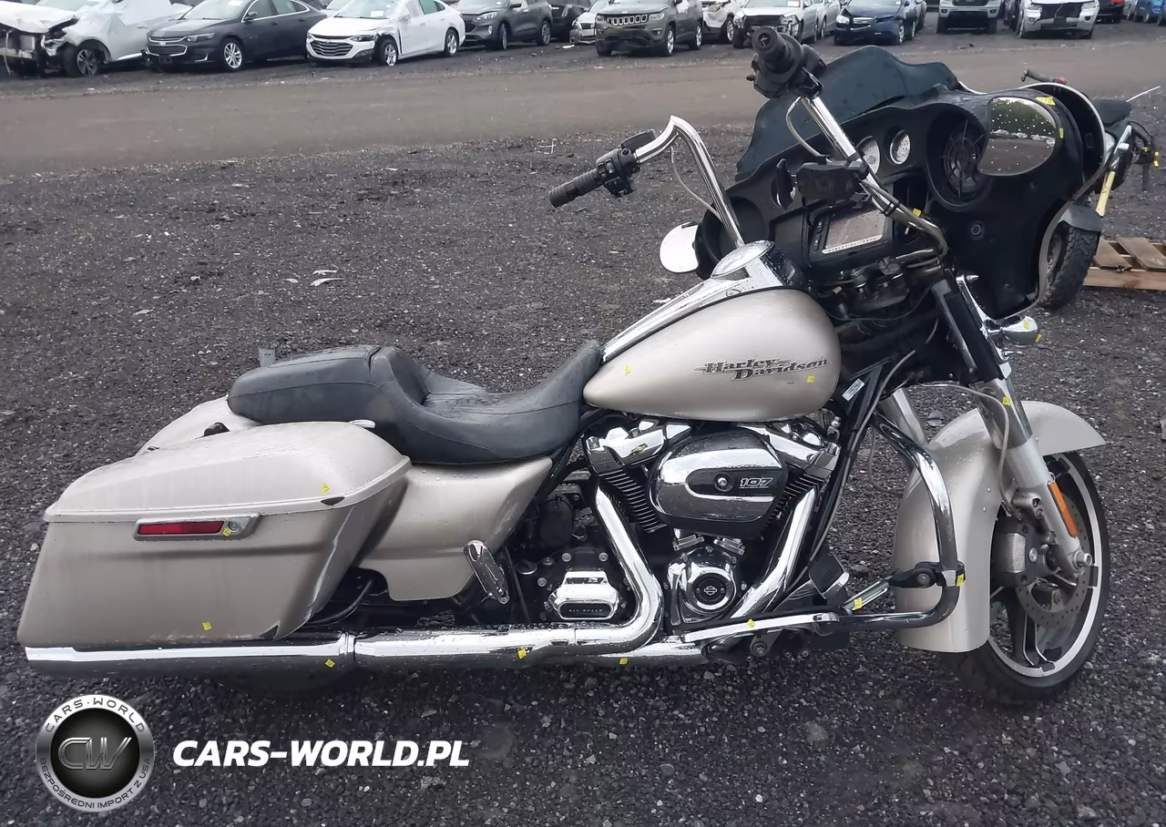 2018 Harley-Davidson Flhx Street Glide VIN:1HD1KBC17JB645747 - 11