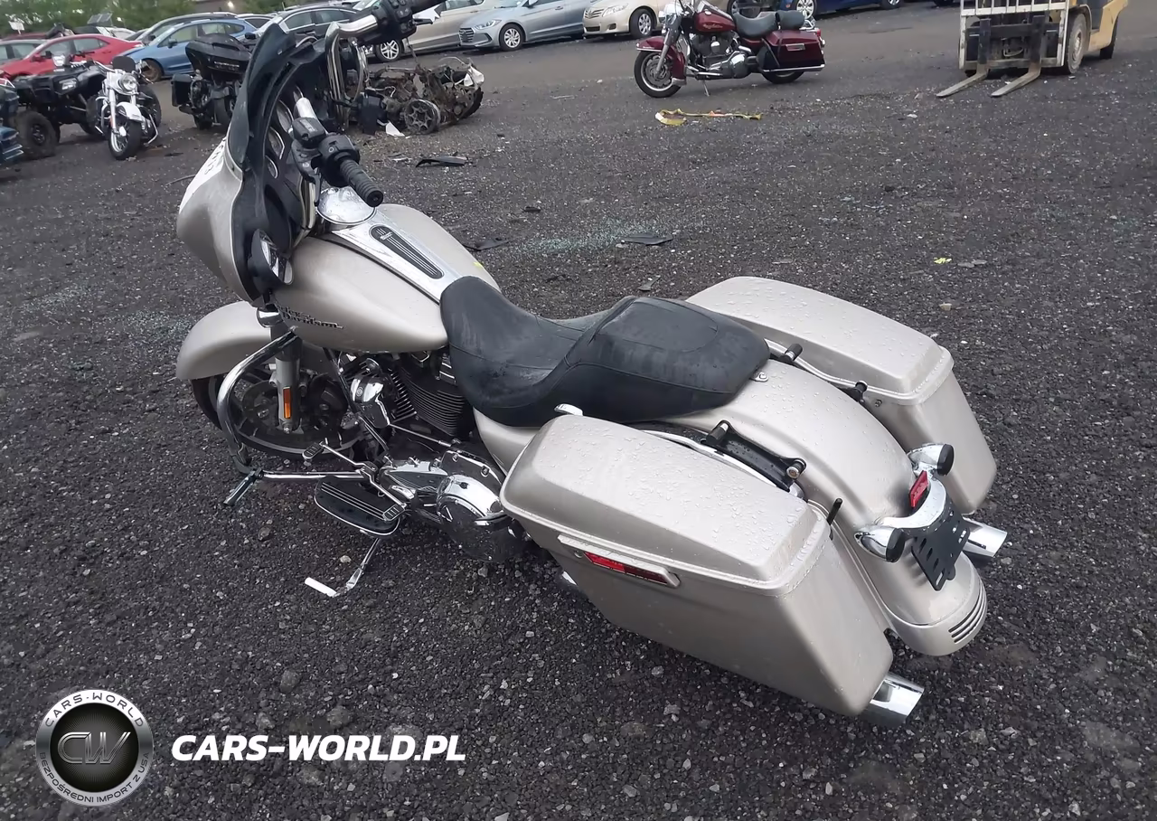2018 Harley-Davidson Flhx Street Glide VIN:1HD1KBC17JB645747 - 3