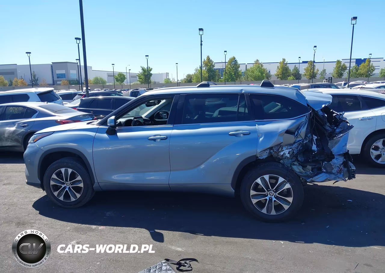 2022 Toyota Highlander Xle VIN:5TDGZRAH9NS114905 - 15