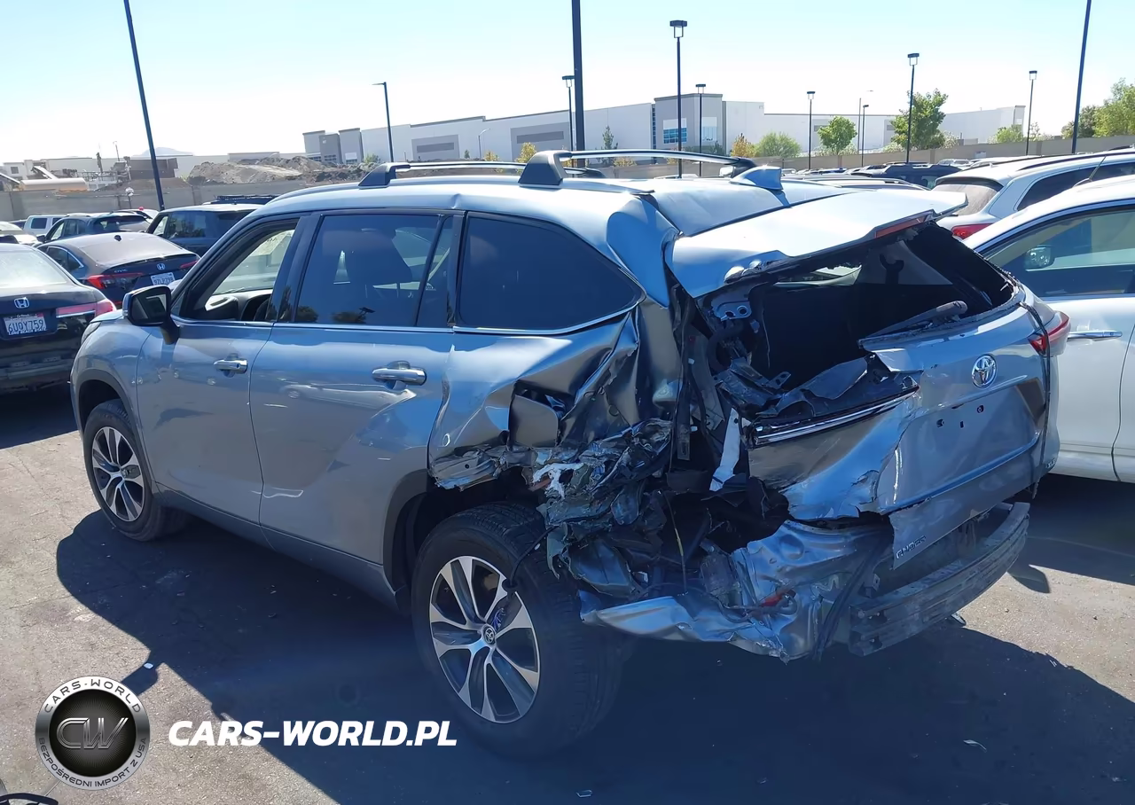 2022 Toyota Highlander Xle VIN:5TDGZRAH9NS114905 - 3