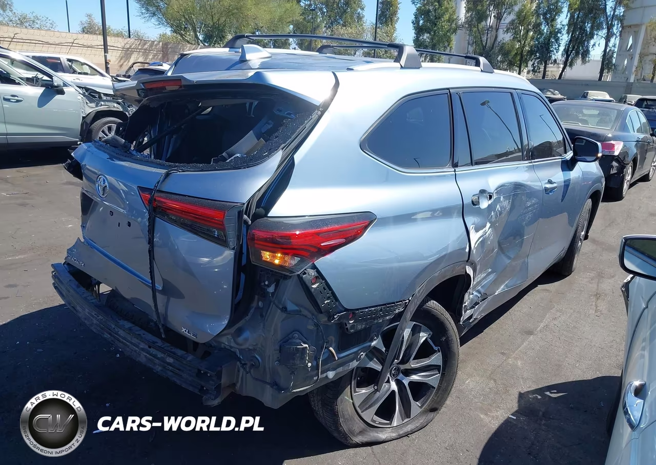 2022 Toyota Highlander Xle VIN:5TDGZRAH9NS114905 - 4