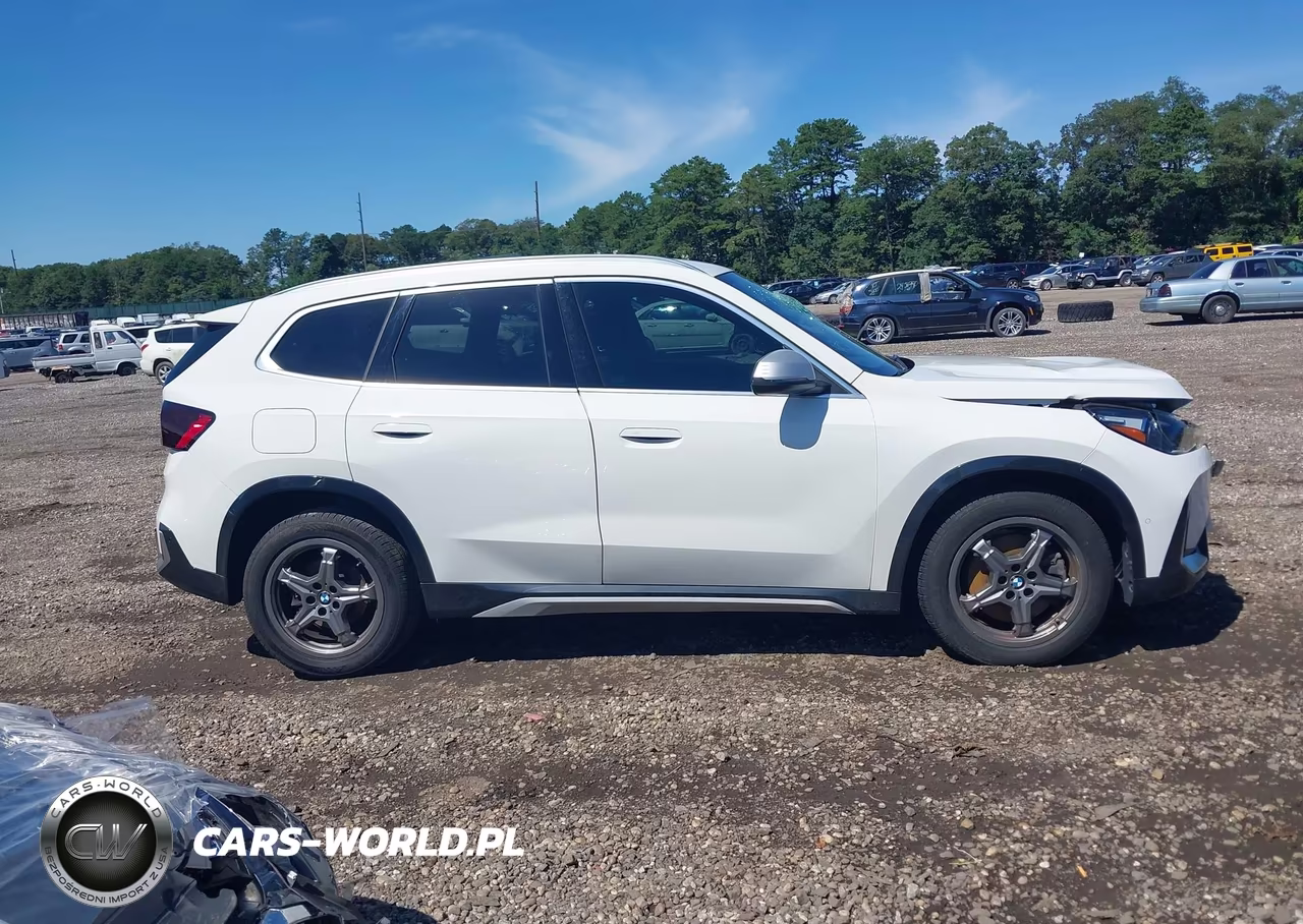 2023 BMW X1 xDrive28I VIN:WBX73EF07P5X74093 - 13