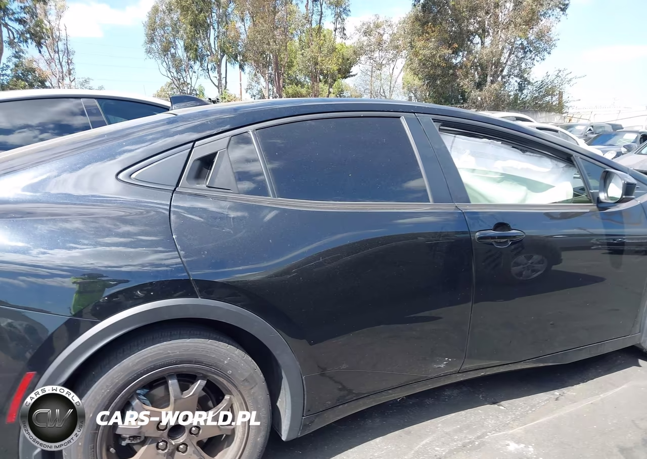 2024 Toyota Prius Le VIN:JTDACAAU6R3041876 - 14