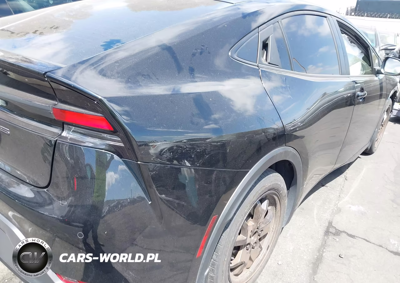 2024 Toyota Prius Le VIN:JTDACAAU6R3041876 - 4