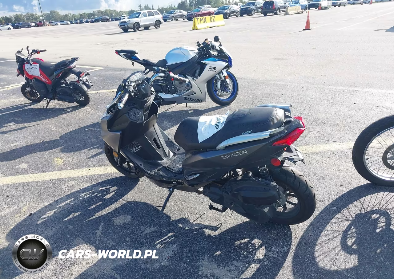 2022 Yiben 7 Series VIN:LYDY7TKH2N1500006 - 3