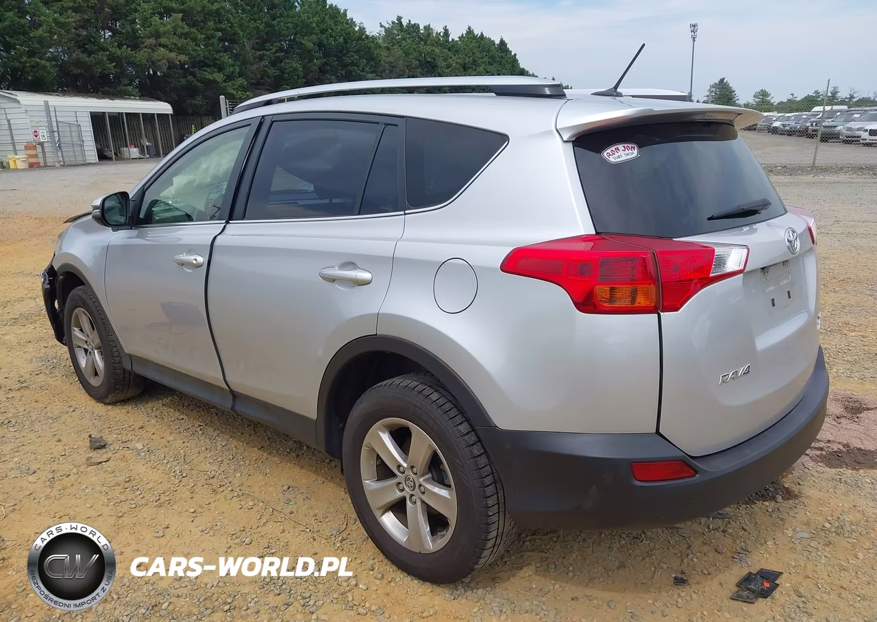2015 Toyota Rav4 Xle VIN:JTMRFREV2FJ046785 - 3
