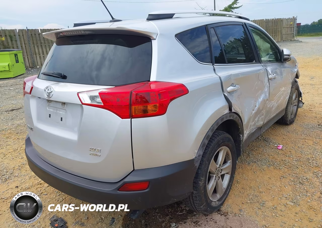 2015 Toyota Rav4 Xle VIN:JTMRFREV2FJ046785 - 4