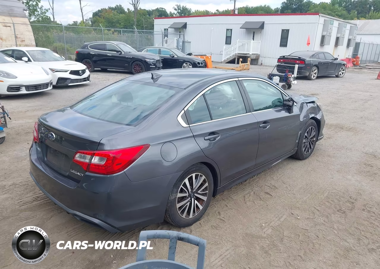 2018 Subaru Legacy 2.5I Premium VIN:4S3BNAF61J3041930 - 4