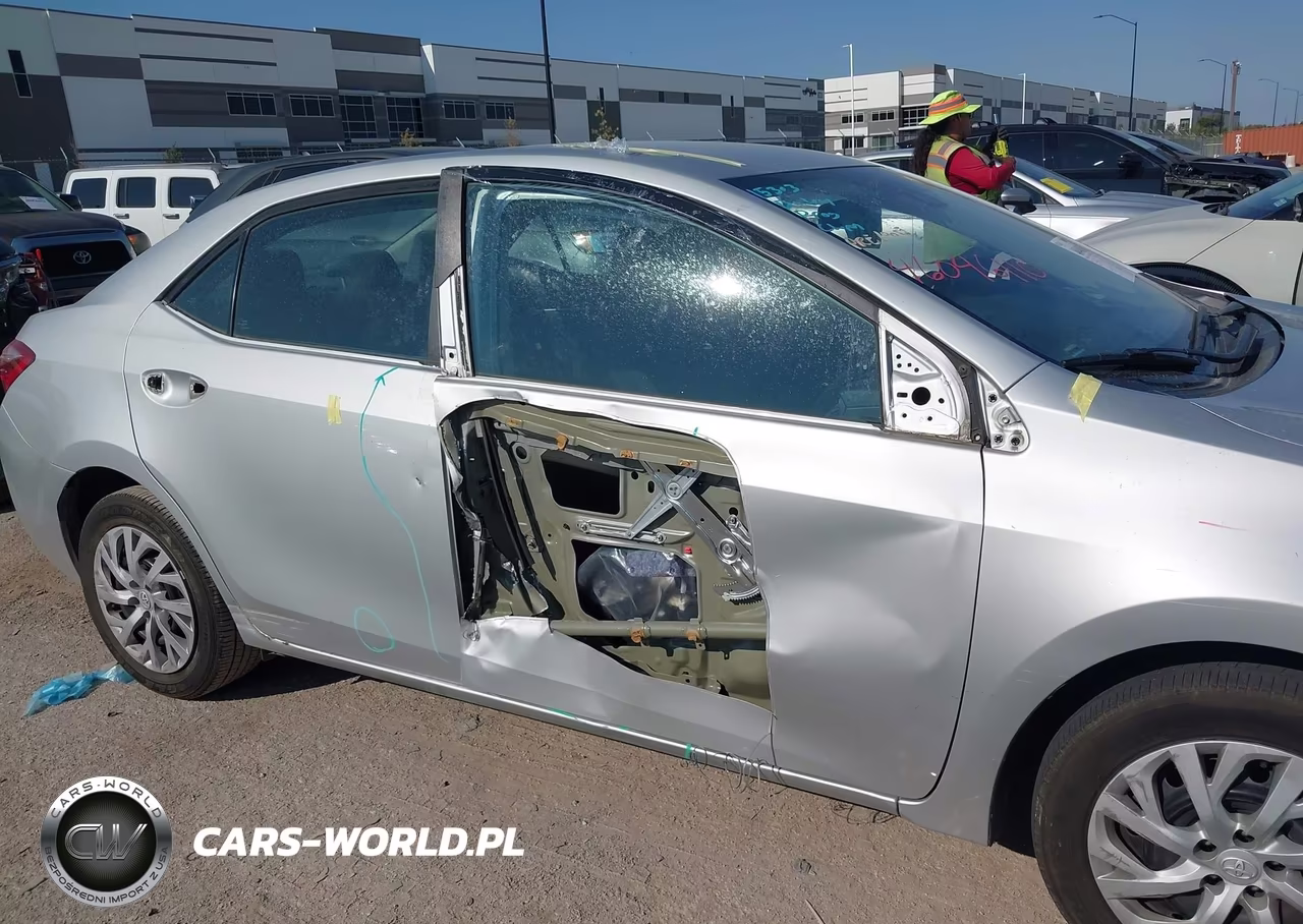 2019 Toyota Corolla Le VIN:5YFBURHE1KP860872 - 13