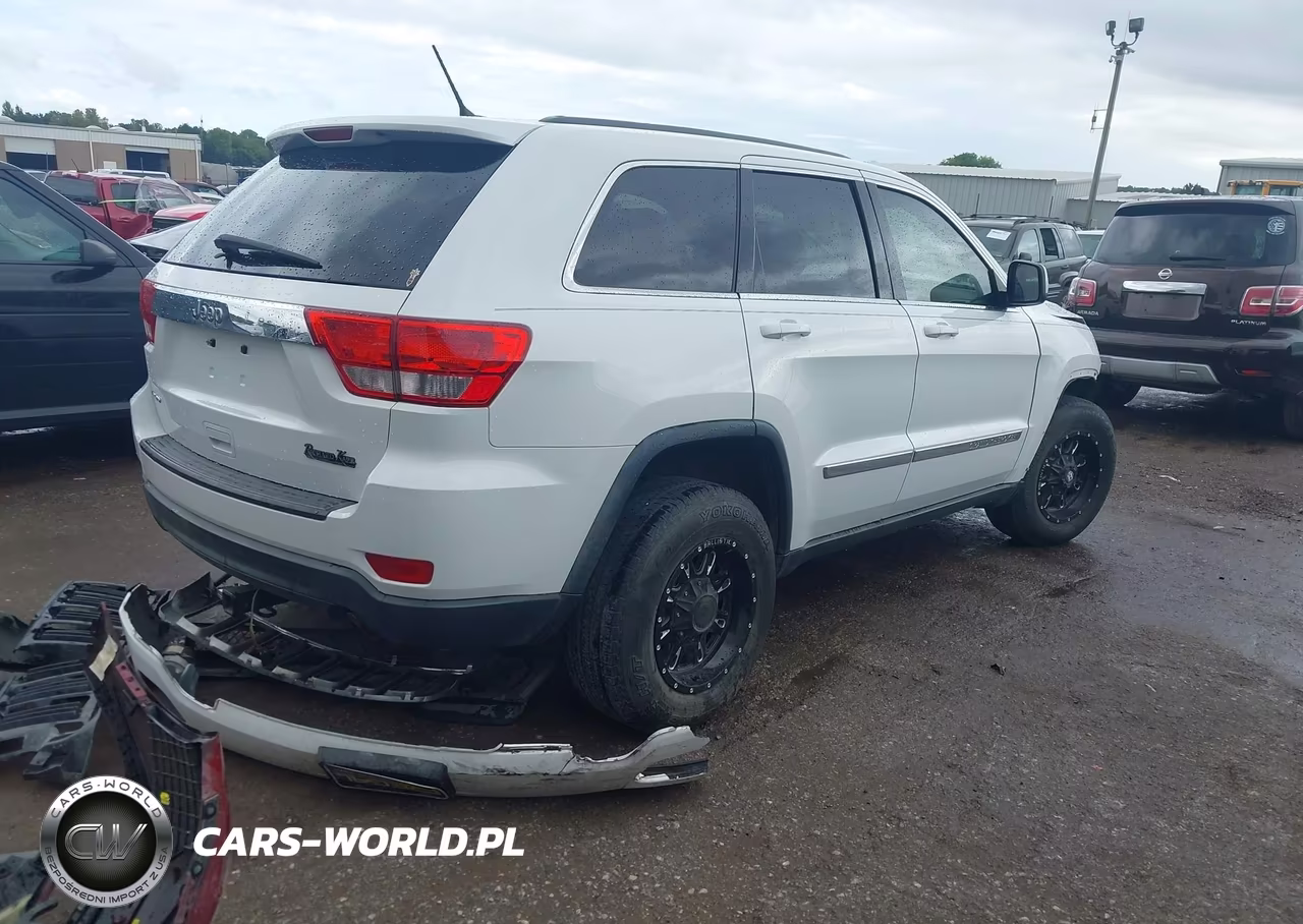 2013 Jeep Grand Cherokee Laredo VIN:1C4RJEAG2DC549801 - 4