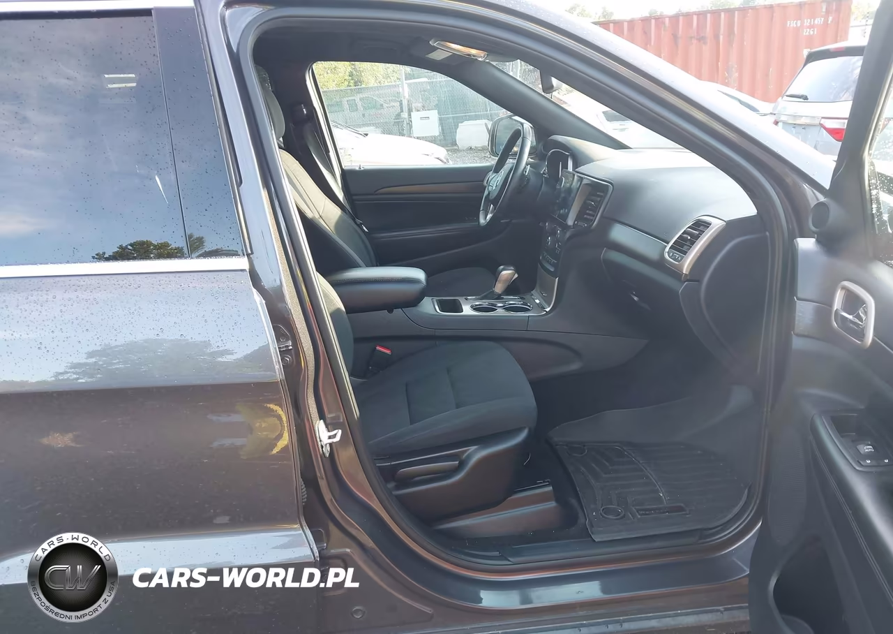 2016 Jeep Grand Cherokee Laredo VIN:1C4RJFAG3GC420928 - 5