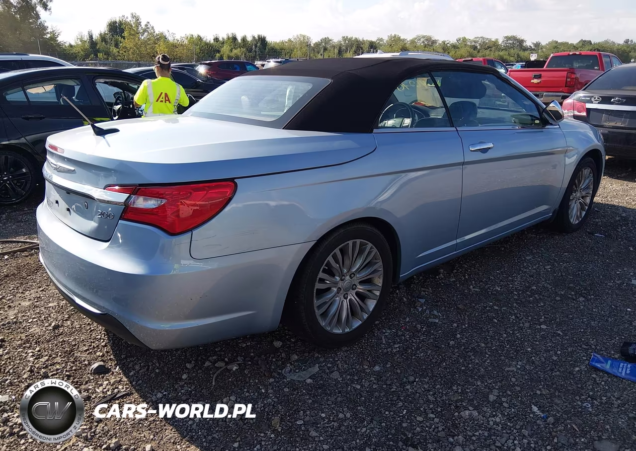 2013 Chrysler 200 Limited VIN:1C3BCBFG2DN701376 - 4
