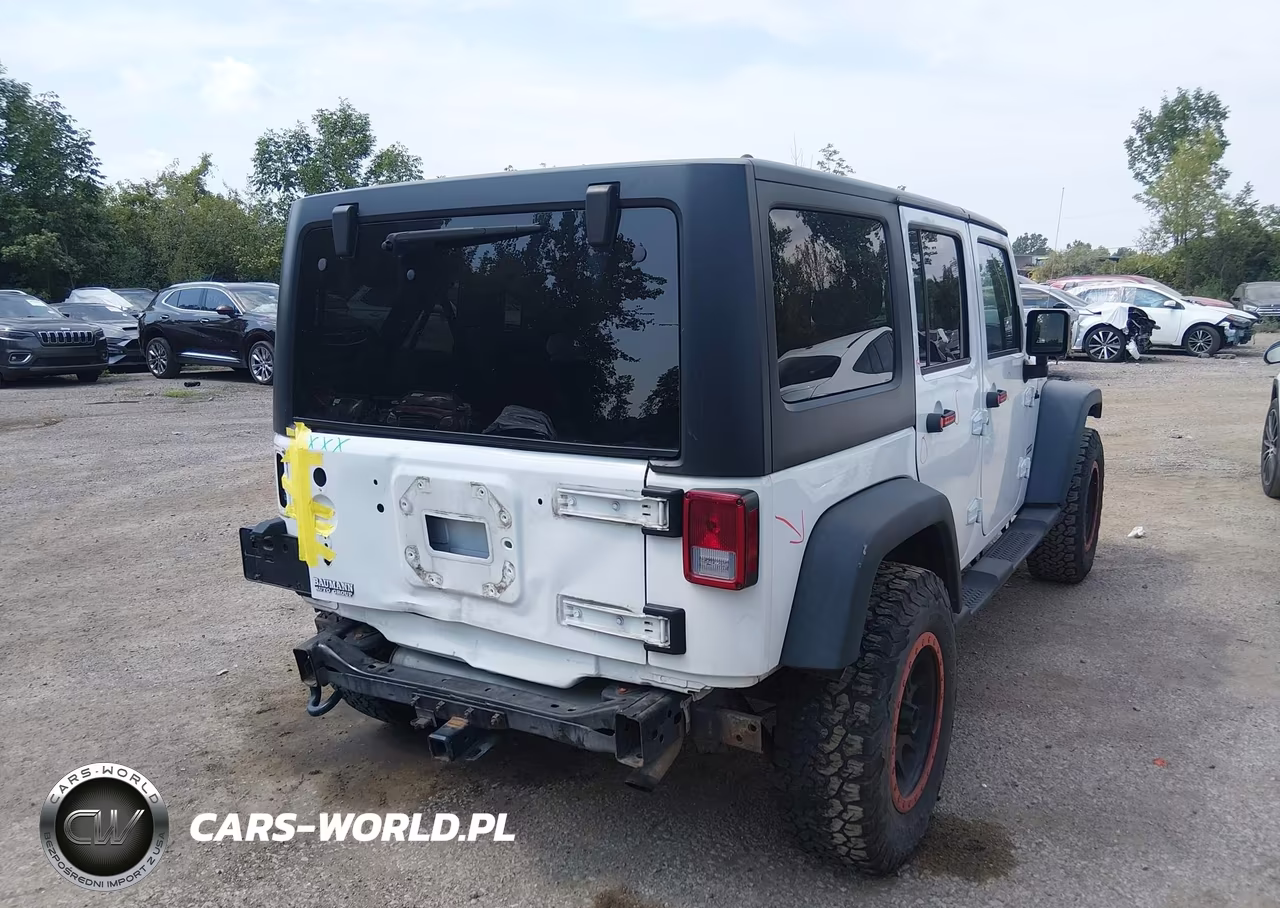 2016 Jeep Wrangler Unlimited Sport VIN:1C4BJWDG2GL278925 - 4