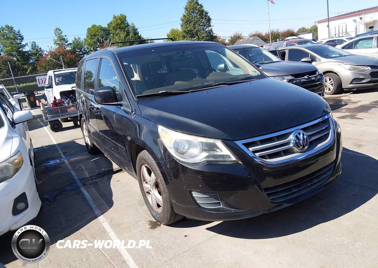 2011 Volkswagen Routan Se