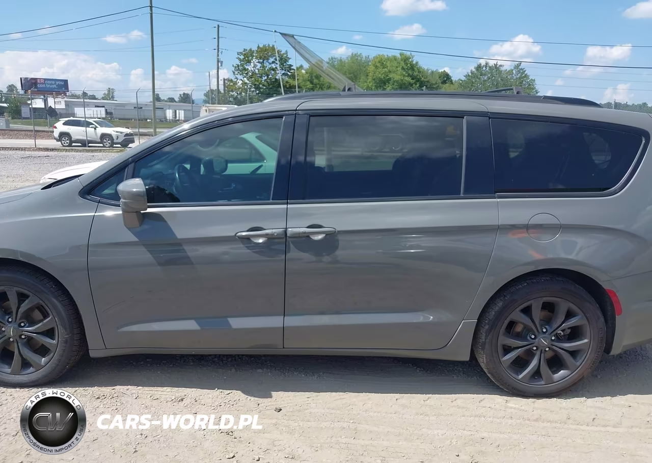 2020 Chrysler Pacifica Touring L Plus VIN:2C4RC1EG6LR204242 - 14