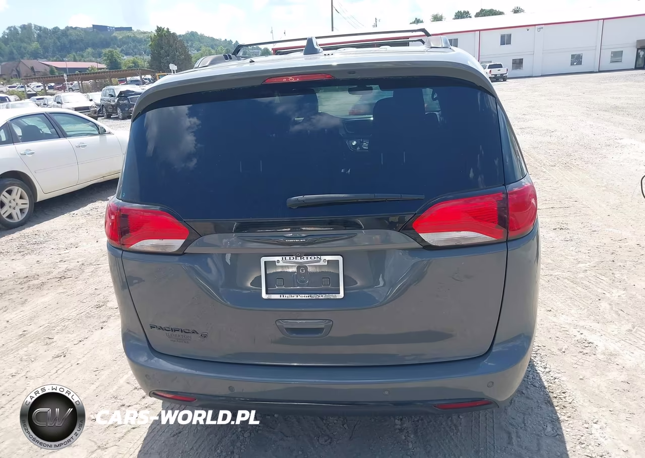 2020 Chrysler Pacifica Touring L Plus VIN:2C4RC1EG6LR204242 - 16