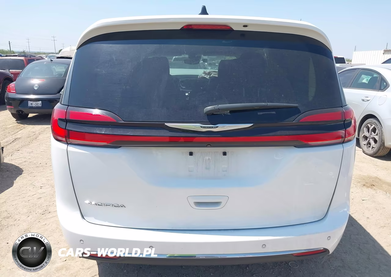 2024 Chrysler Pacifica Touring L VIN:2C4RC1BGXRR163207 - 16