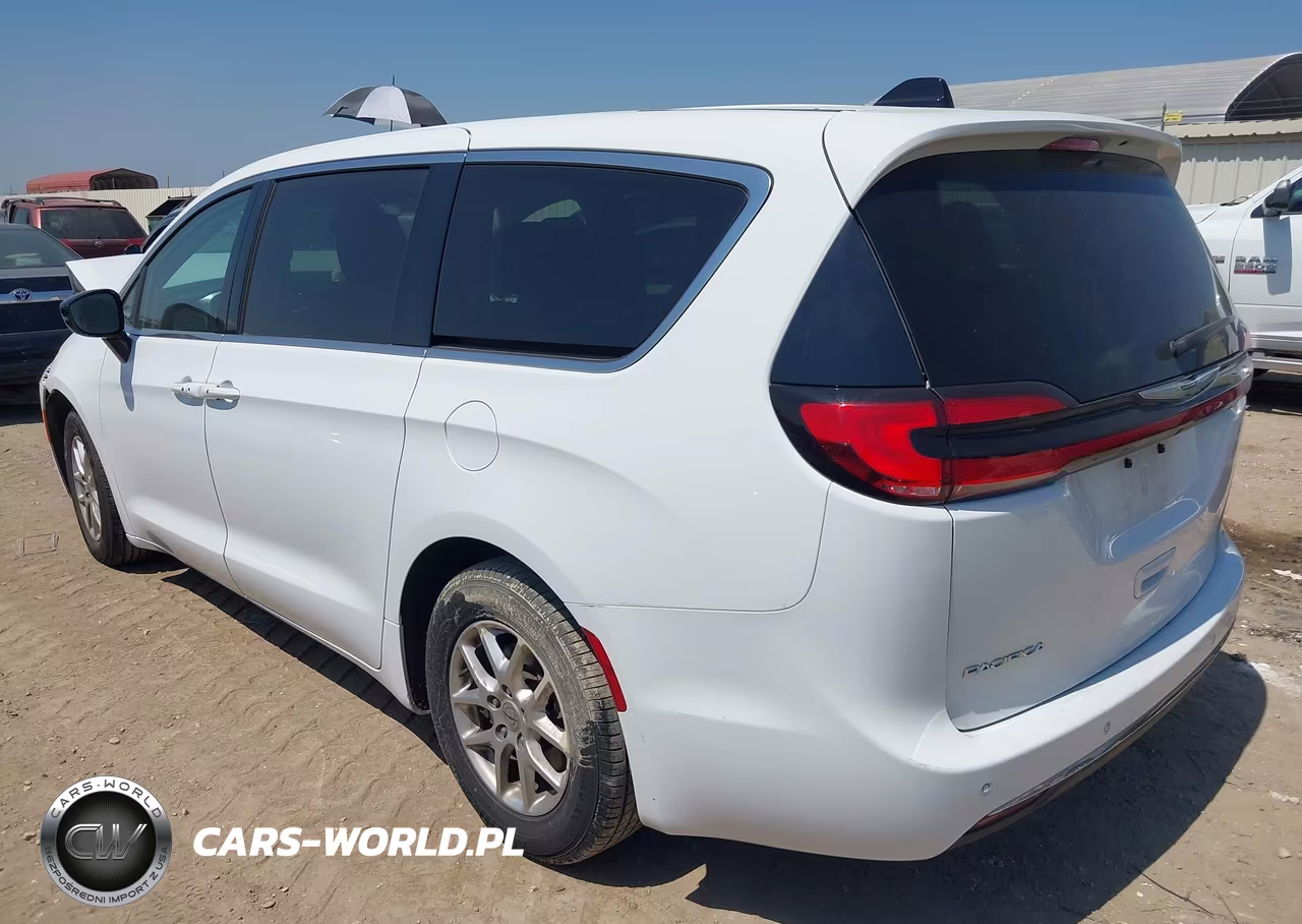 2024 Chrysler Pacifica Touring L VIN:2C4RC1BGXRR163207 - 3