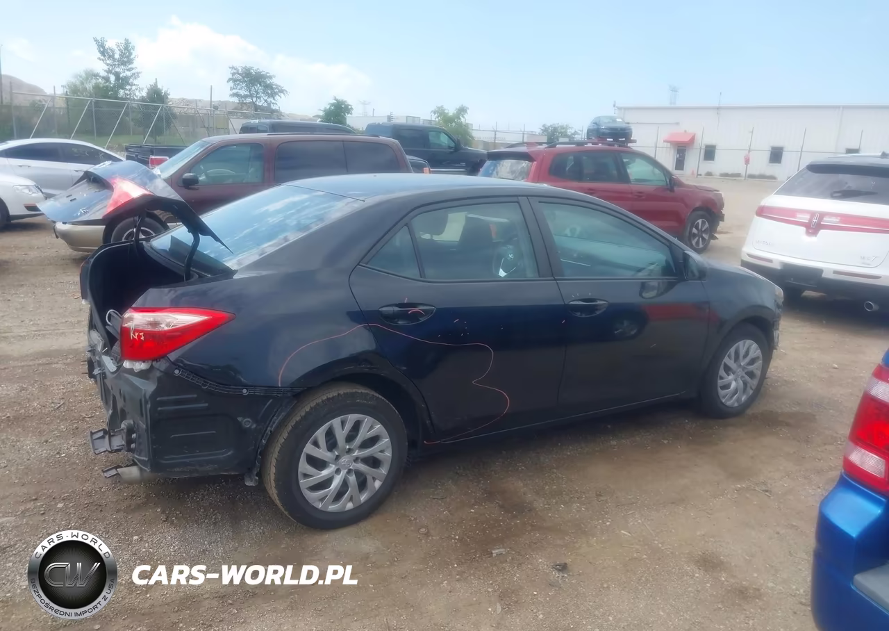 2018 Toyota Corolla Le VIN:2T1BURHE4JC061196 - 13