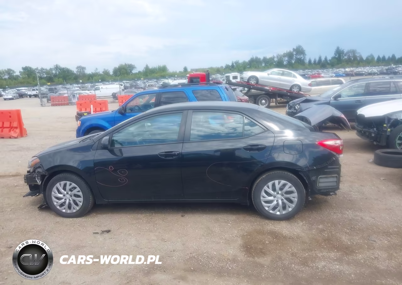 2018 Toyota Corolla Le VIN:2T1BURHE4JC061196 - 14