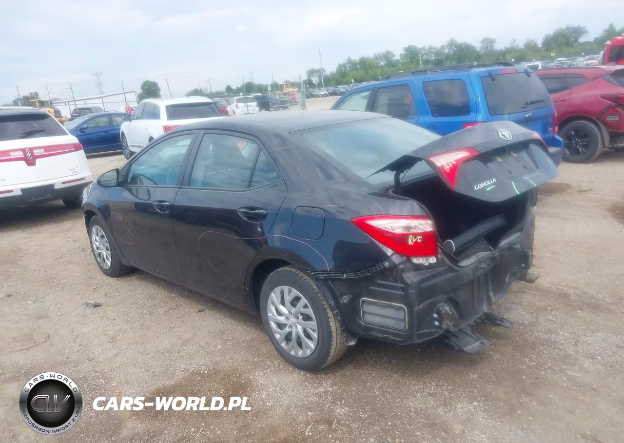2018 Toyota Corolla Le VIN:2T1BURHE4JC061196 - 3