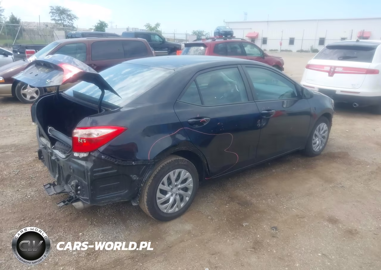 2018 Toyota Corolla Le VIN:2T1BURHE4JC061196 - 4
