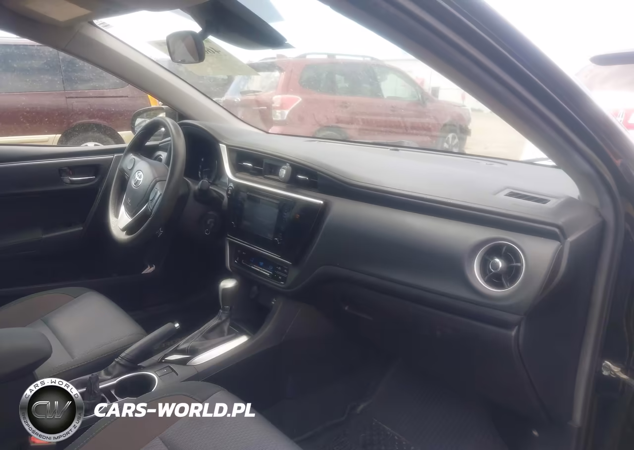2018 Toyota Corolla Le VIN:2T1BURHE4JC061196 - 5