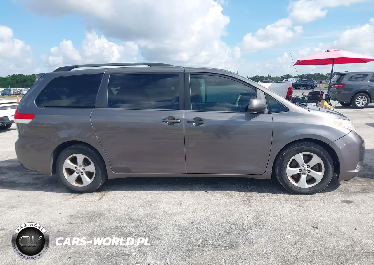 2012 Toyota Sienna Le V6 8 Passenger VIN:5TDKK3DC4CS268852 - 13