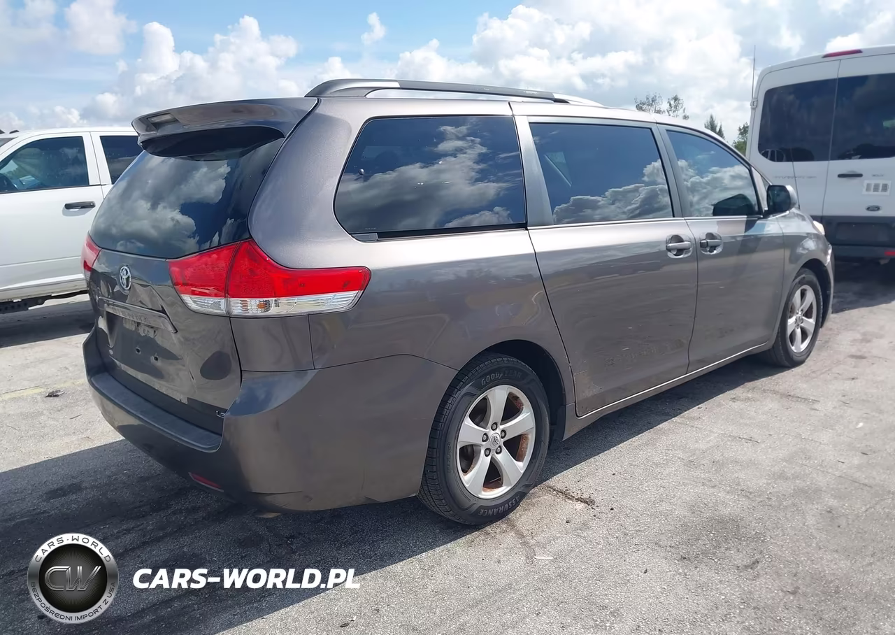 2012 Toyota Sienna Le V6 8 Passenger VIN:5TDKK3DC4CS268852 - 4