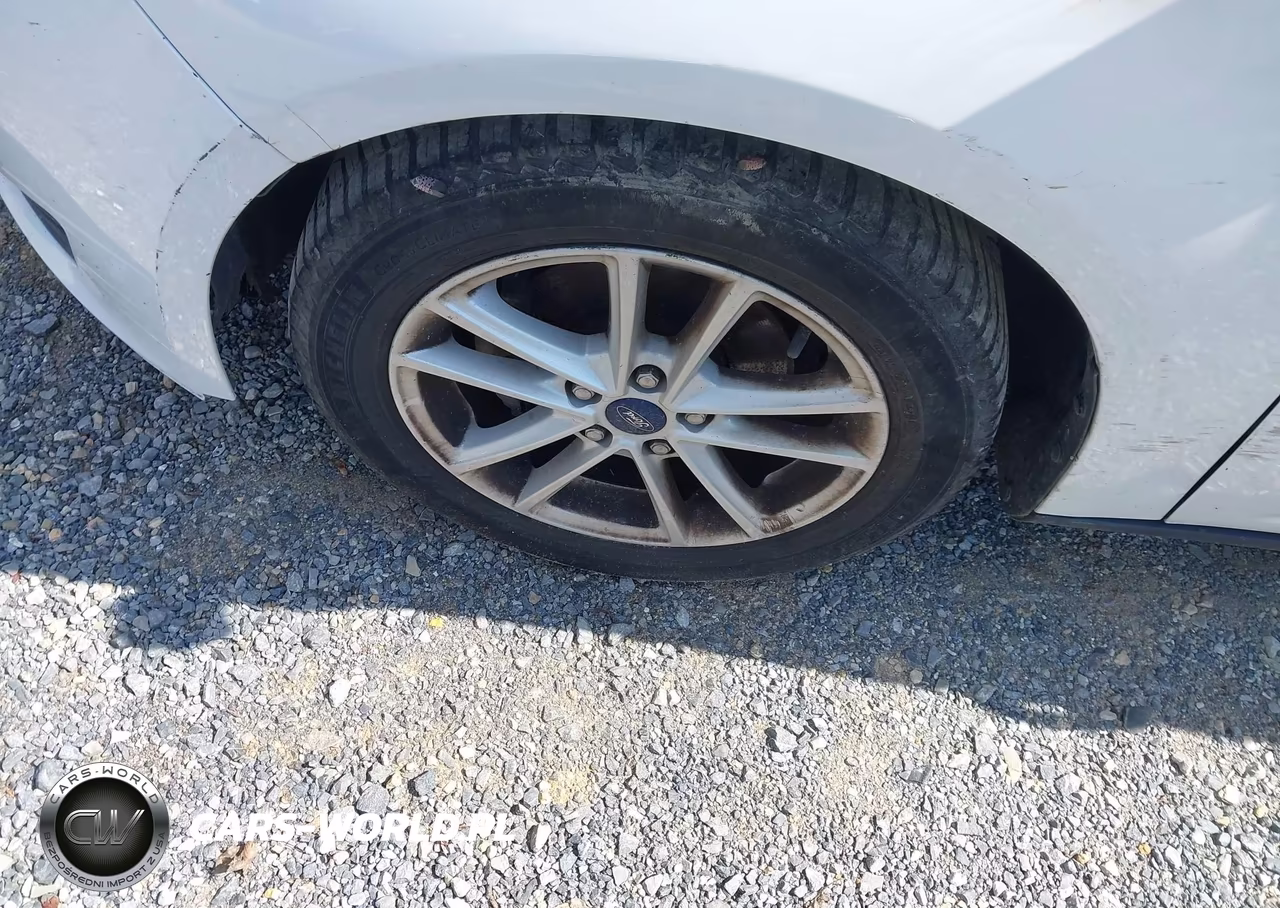 2018 Ford Focus Se VIN:1FADP3F21JL231762 - 12