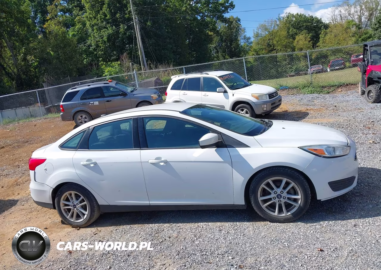 2018 Ford Focus Se VIN:1FADP3F21JL231762 - 14
